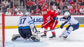 Connor Hellebuyck makes 35 saves, leading the Jets to a 4-1 win over the Red Wings