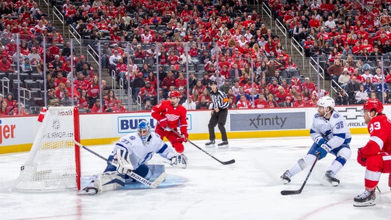 Alex DeBrincat scores 2 goals as Detroit Red Wings top Tampa Bay Lightning 6-4