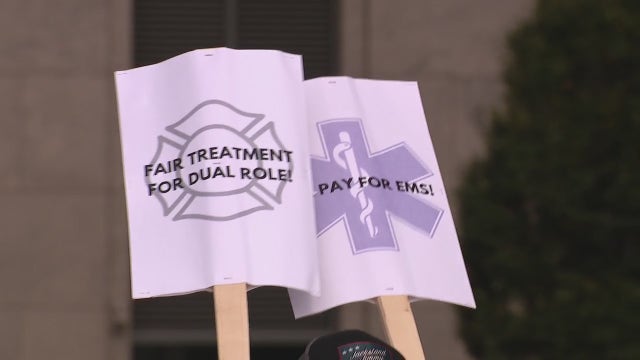 Detroit EMS workers and paramedics protest long hours, short staffing