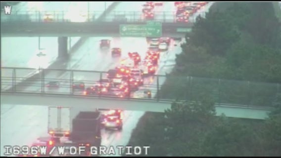 Semi rollover blocks all lanes on westbound I-696 near Mound Road