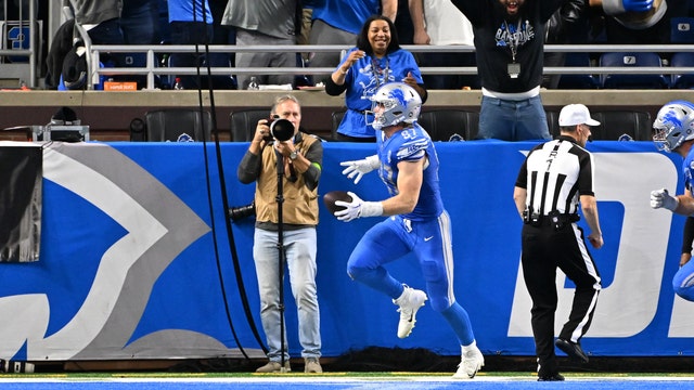 Detroit Lions storm back to complete improbable comeback over the Bears, keep large NFC North lead