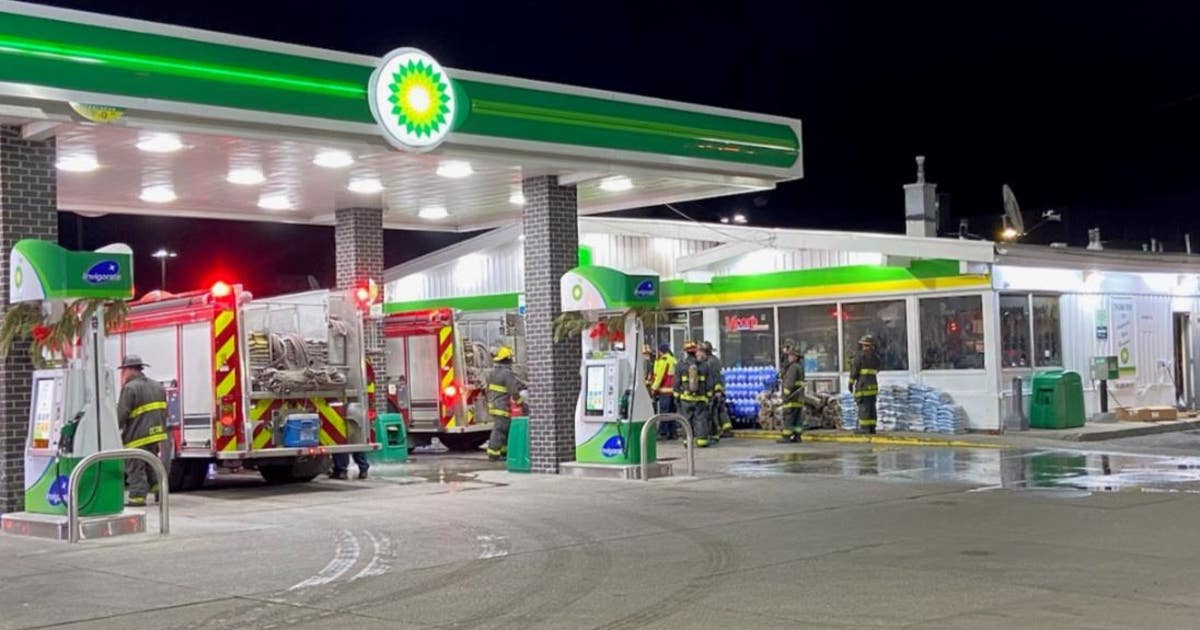 Angry customer sets fire inside Detroit gas station | FOX 2 Detroit