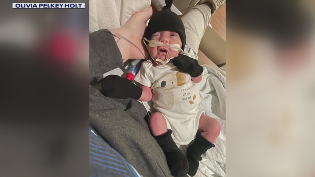 Fraser police help mom, family deliver baby