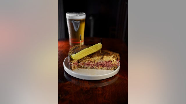 Gus' Snug Irish Pub opens in Clawson