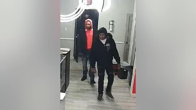 Suspects wanted after 2 shot during Detroit robbery