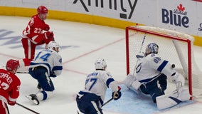 Sprong scores to give Red Wings lead in 2-1 victory to snap Lightning’s five-game win streak