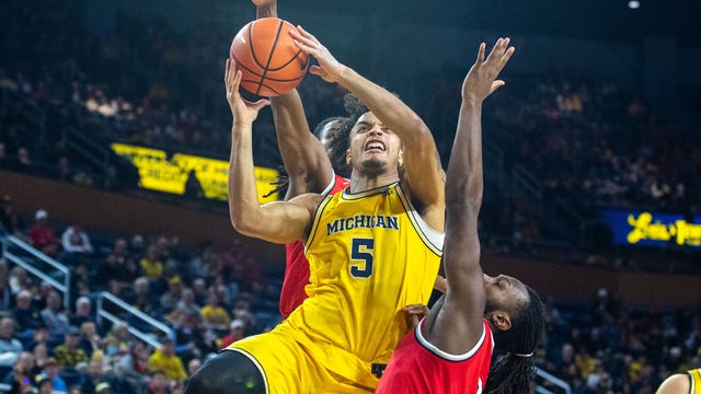 Michigan snaps 5-game losing streak, beats Ohio State 73-65 in front of the Fab Five