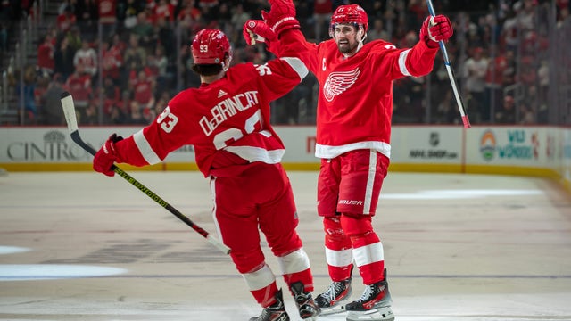 Dylan Larkin scores 200th career goal in Red Wings’ 5-2 victory over Golden Knights