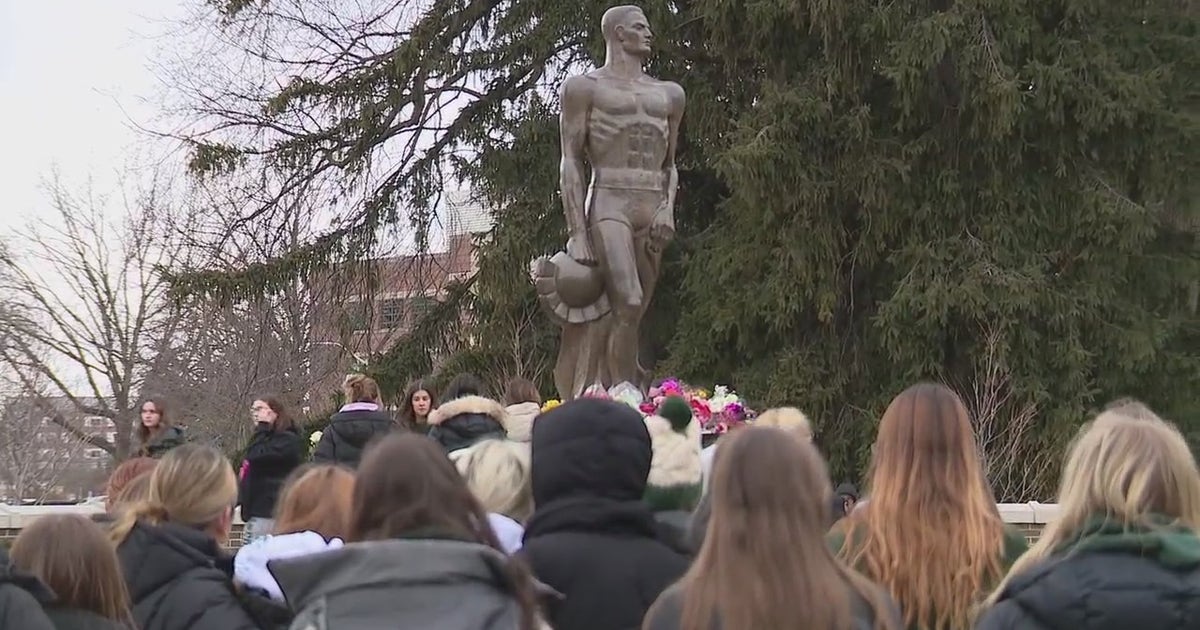 MSU students honor victims of mass shooting, commiserate together one ...