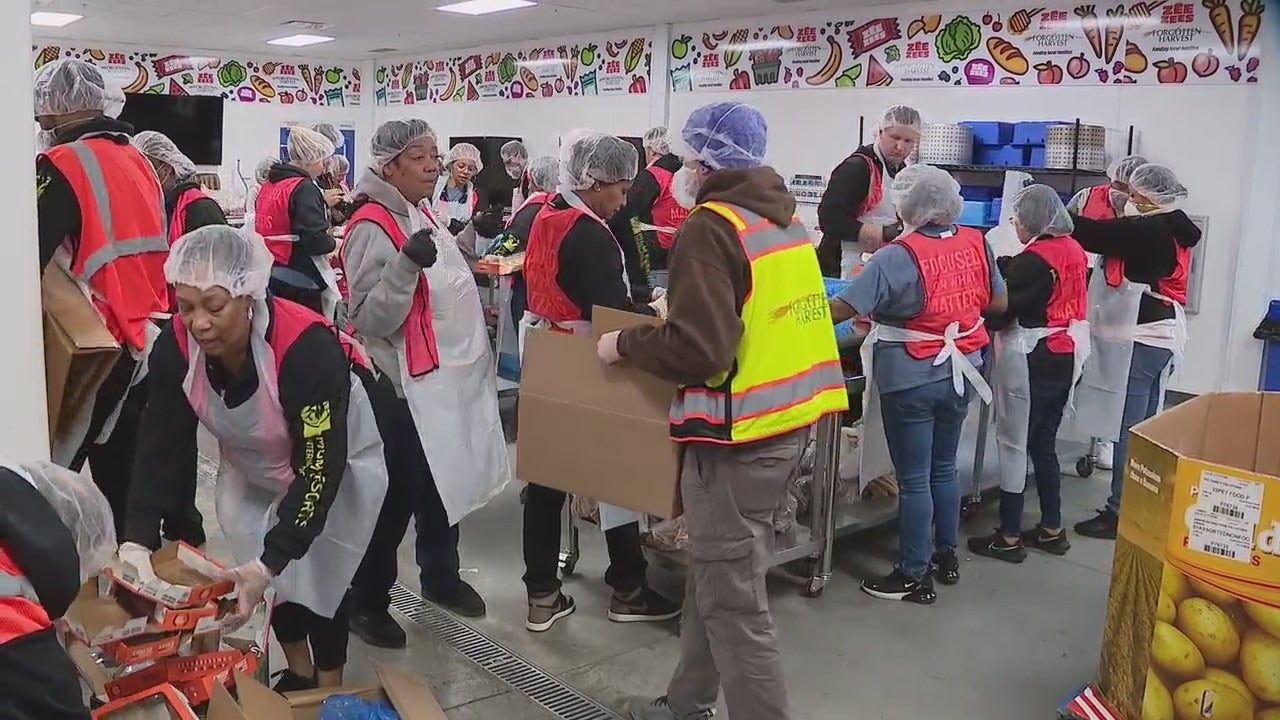 MGM Detroit employees volunteer - MGM Volunteers Forgotten Harvest 