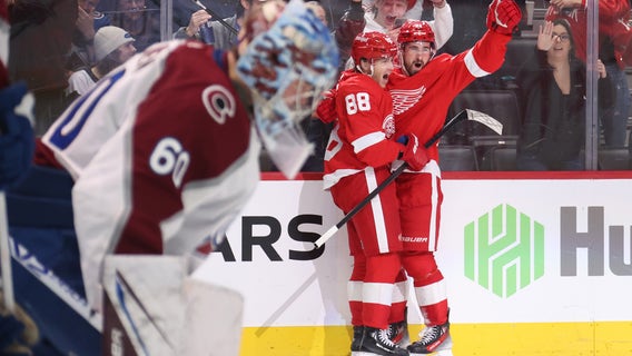Patrick Kane scores in OT to give Red Wings 2-1 victory over Avalanche