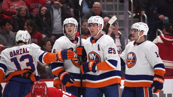 Brock Nelson scores twice and Islanders beat Red Wings 5-3 to snap Detroit's 6-game winning streak