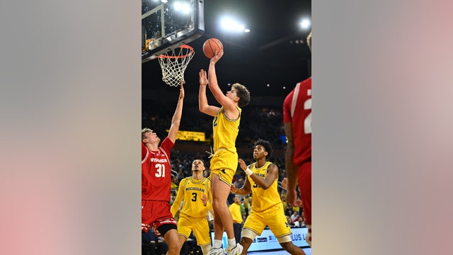 Michigan beats No. 11 Wisconsin 72-68, avoiding another 2nd-half collapse under coach Juwan Howard
