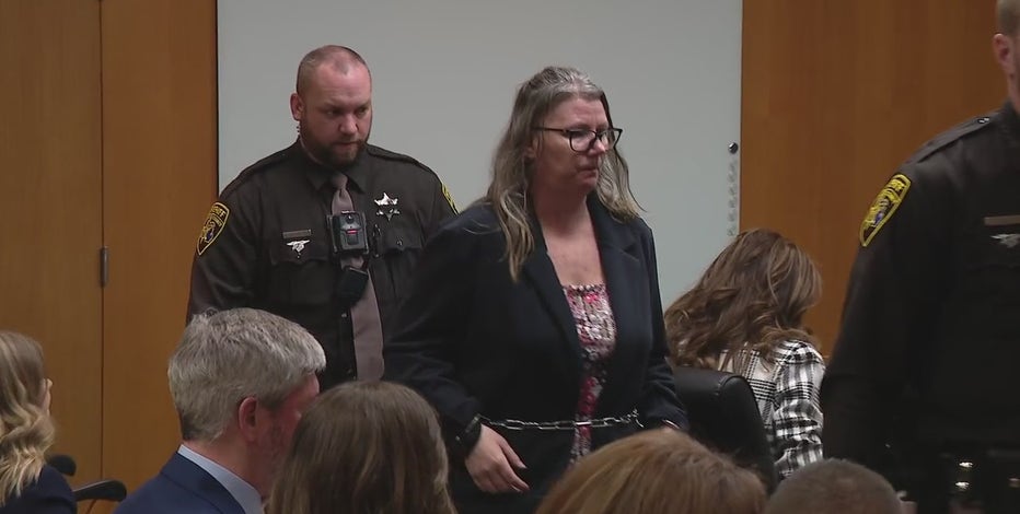Jennifer Crumbley faces prosecution's cross-examination in Oxford shooting trial