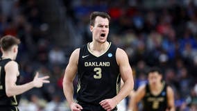 Oakland's Jack Gohlke's 10 3s lead Golden Grizzlies to round of 32