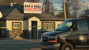Police investigate stabbing at Monroe County bar