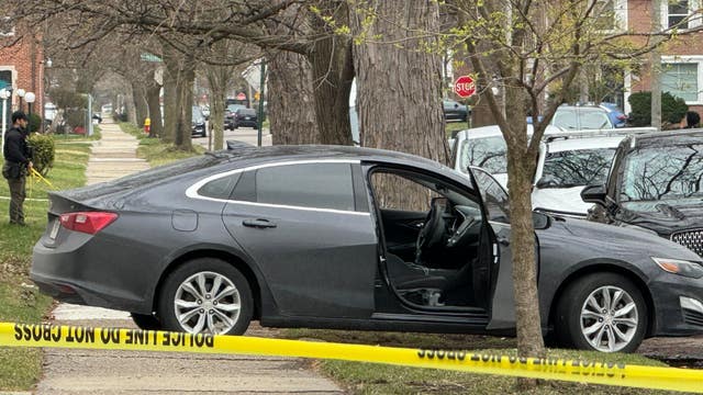 DPD: Man shot inside car, police search for two suspects