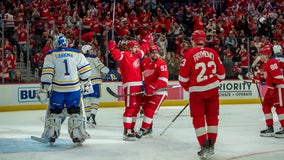 Red Wings use 3-goal first period to surge past Sabres 3-1