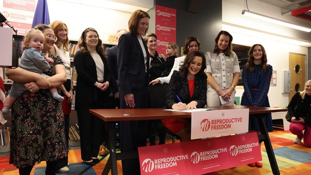 Whitmer repeals Michigan law that made it only U.S. state to ban surrogacy contracts