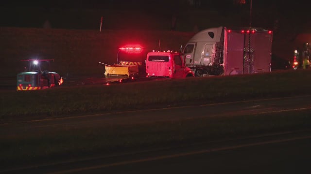 Jack-knifed semi-truck temporarily blocks all lanes on I-75