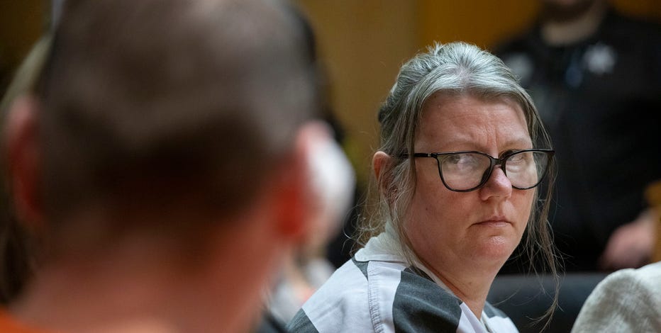 James and Jennifer Crumbley shift blame during sentencing, apologize for son's actions