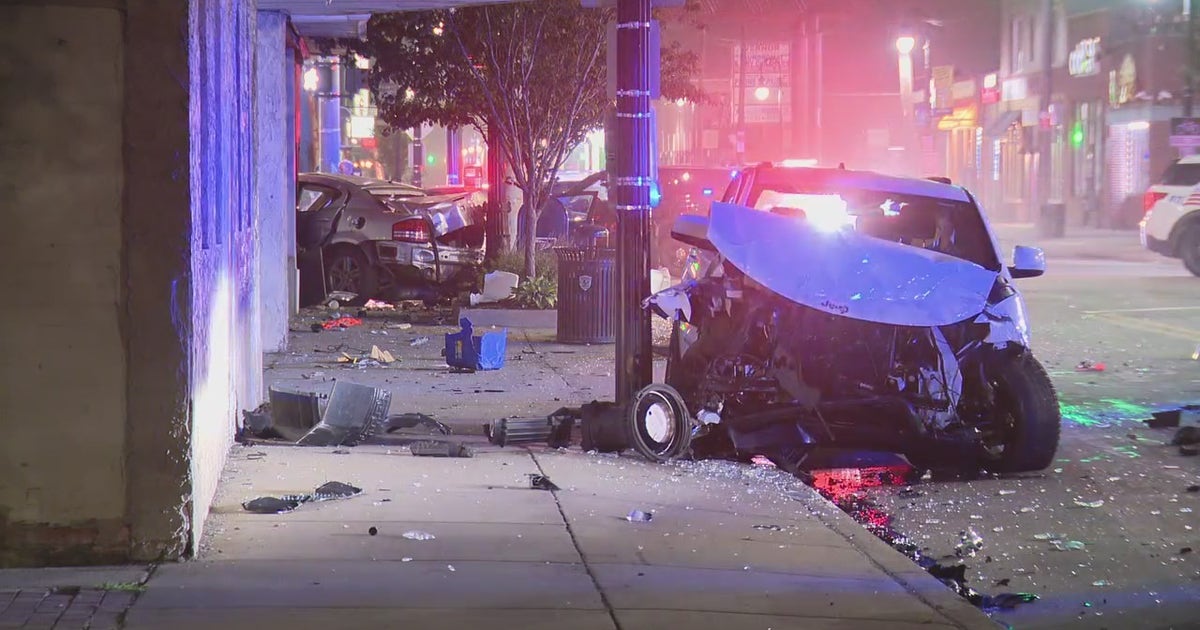 Suspected drunk driver runs red light in Detroit, slams into sedan ...