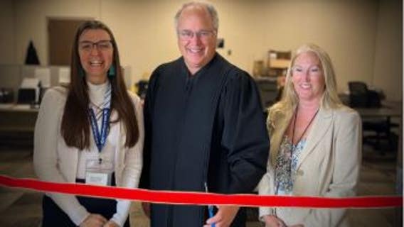 Macomb County court opens first staffed self-help center