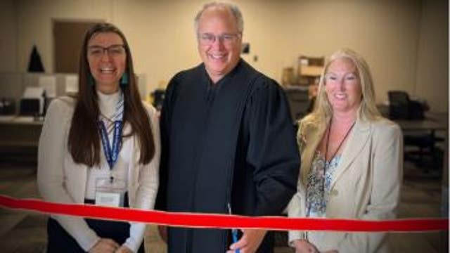 Macomb County court opens first staffed self-help center