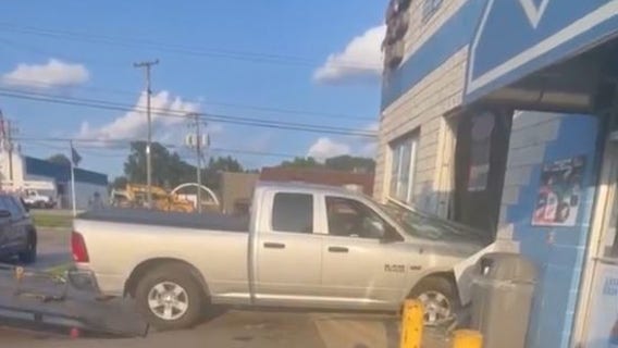 Police: Driver crashes into Warren liquor store after suffering medical issue
