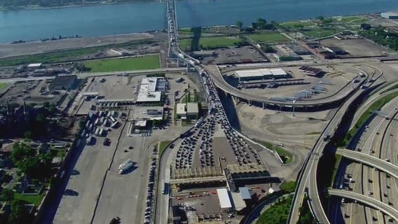 Tech outage causes big delays at Detroit-Windsor border