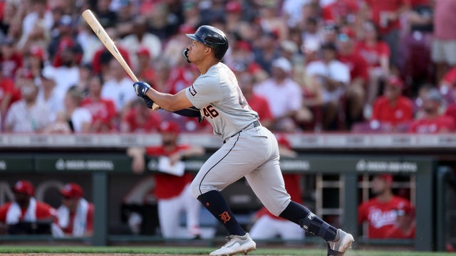 Wenceel Pérez slams a two-run homer in the eighth and Tigers rally to beat the Reds 5-3