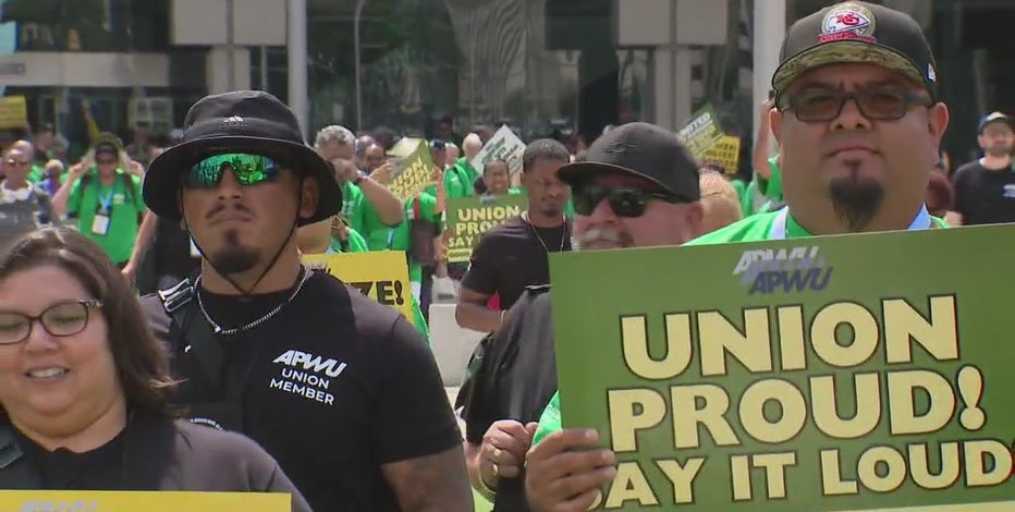 Rally for postal workers in Detroit features fiery speeches, demands for better contract