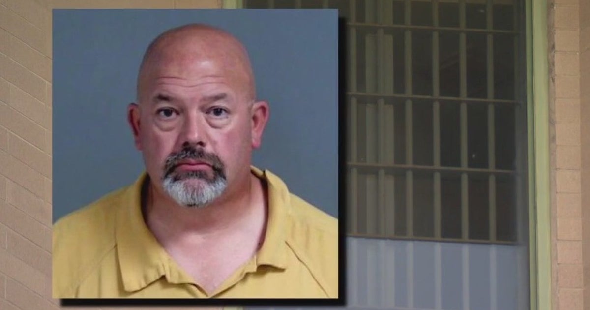 Former Michigan police officer pleads guilty after trying to meet teen ...