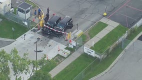 Group attempting to steal 6 SUVs in Warren crash into security gate