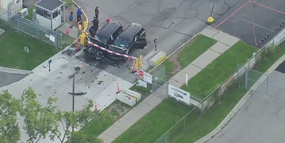 Group attempting to steal 6 SUVs in Warren crash into security gate