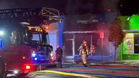 Fire destroys Oak Park clothing store