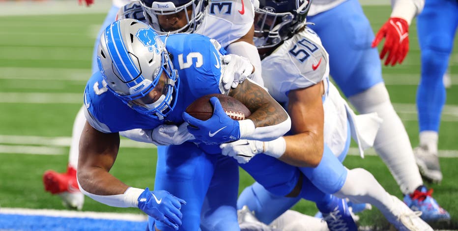 Lions tame Titans with four turnovers, return touchdown en route to blowout victory
