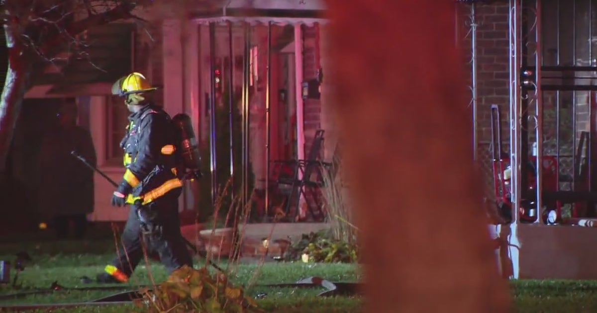 12 displaced after candle causes Detroit house fire | FOX 2 Detroit