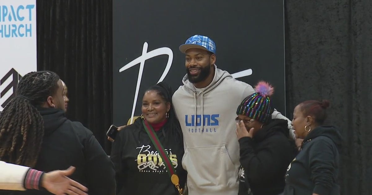 Metro Detroit mother gifted new car in time for Christmas | FOX 2 Detroit