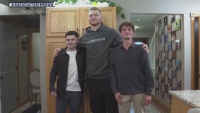 Lions' Aidan Hutchinson visits recovering paralyzed Marine recruit