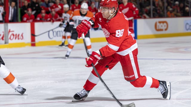 Patrick Kane scores go-ahead goal and Red Wings down Flyers 6-4