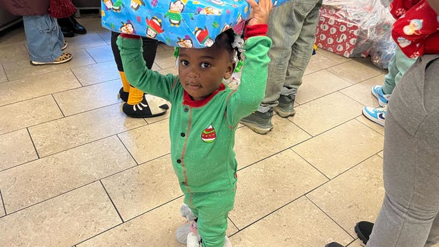 'I got presents,' Detroit music producer surprises kids in need with gifts
