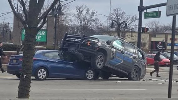 Oak Park police SUV involved in 3-vehicle collision