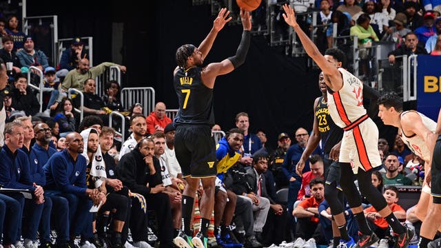 Hield scores 19, helps Warriors bounce back from lopsided losses with 107-104 win over Pistons