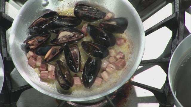 RECIPE: Linguine con Cozze e Pancetta Affumicata