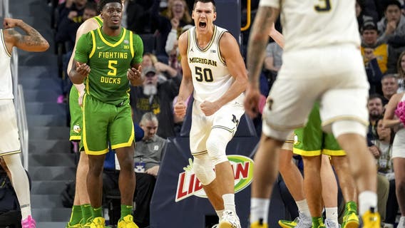 No. 24 Michigan beats Oregon 80-76 for 3rd straight victory, handing Ducks 4th loss in a row