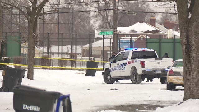 Suspect accused of barricading self in Detroit home after killing woman