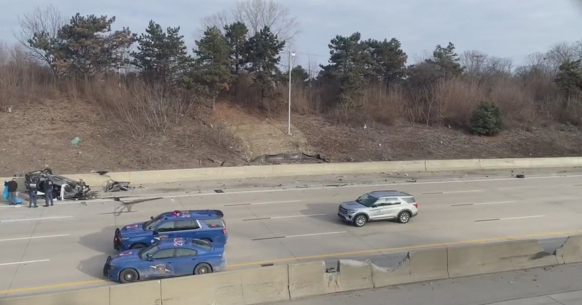 Man dies in rollover on 696 near Dequindre in Warren | FOX 2 Detroit