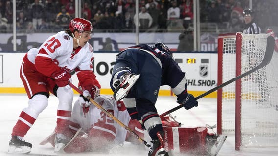 Danforth’s late goal lifts Blue Jackets over Red Wings 5-3 in Stadium Series