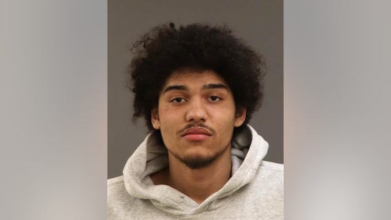 21-year-old man accused of beating 16-year-old girlfriend's mother during robbery in Holly